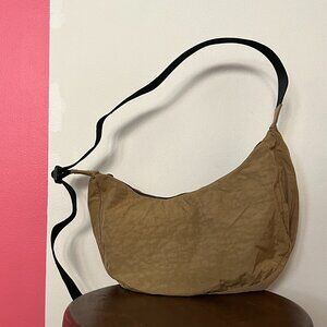 BAGGU Medium Nylon Crescent Bag - Tan / Light Brown